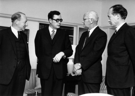 Four Power Agreement on Berlin: Western allied forces inform Klaus Schütz about talks