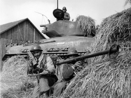 Post-war period: French soldiers during manoeuvre in Germany