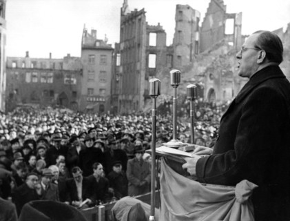 Grotewohl at KPD rally in Frankfurt on the Main
