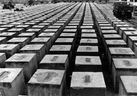 Post-war era: dismantling blocks in Kiel