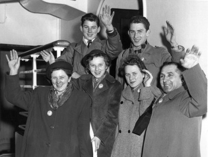 German refugee family arrives in New York