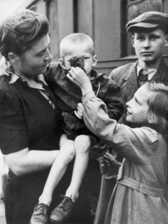 Post-war era - refugee children