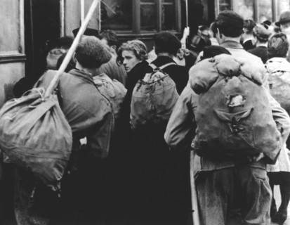 Post-war era: hoarders with backpacks