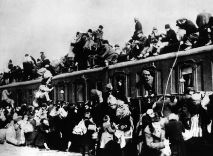 Post-war Germany: Overcrowded trains