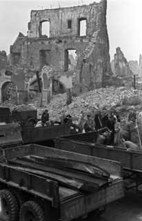Post-war era - Frankfurt helps itself