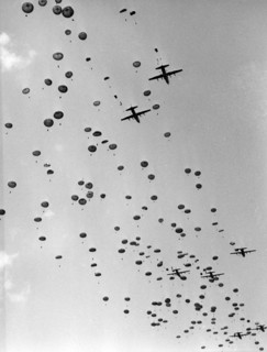 Bulk landing of American parachutists