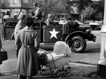 Soldiers on their way to a manoeuvre of the US army