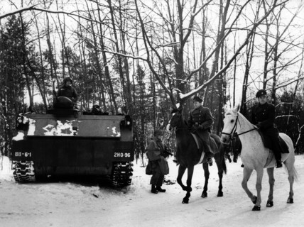 Manoeuvre of the US army in wintery Grunewald in Berlin