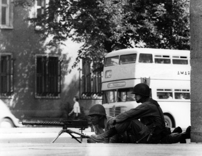 Manoeuvre of US army in the streets of Berlin