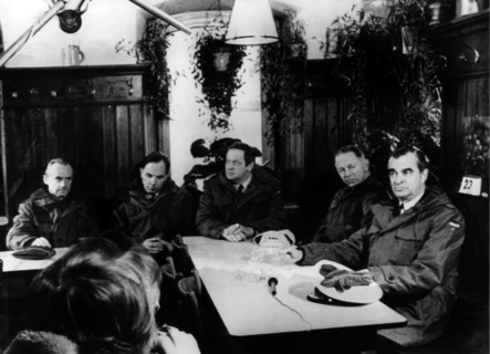 Press conference of Germans and Americans in command on the periphery of the NATO manoeuvre REFORGER V