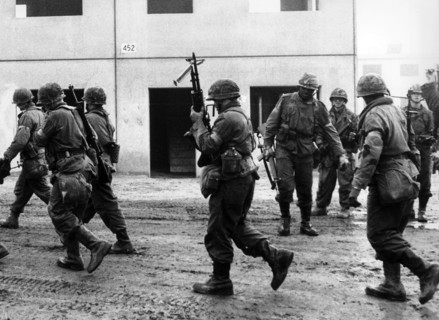 Manuever of US army in the ghost village Parks Range in Berlin