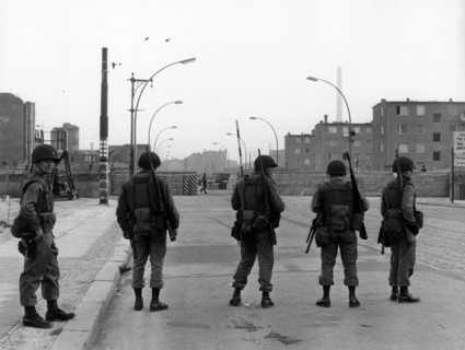 Armed units of the US Army at Berlin checkpoint