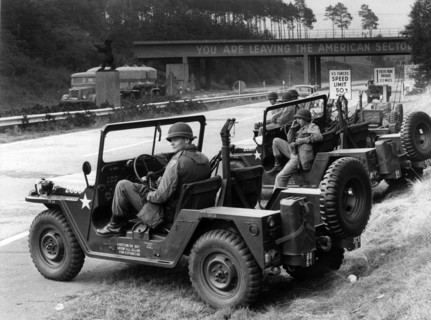 Armored units of the US Army at Berlin checkpoint
