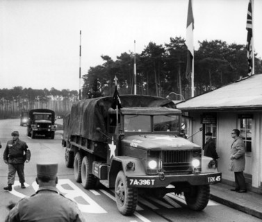 US troop transport to Berlin leads through Soviet zone