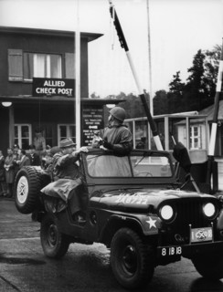 US troop transport to Berlin leads through Soviet zone