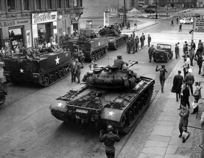 Intensified US military presence at border crossing point Friedrichstrasse in Berlin
