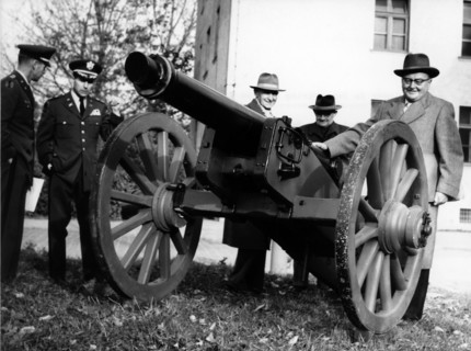 US Army gives back canon to German collector