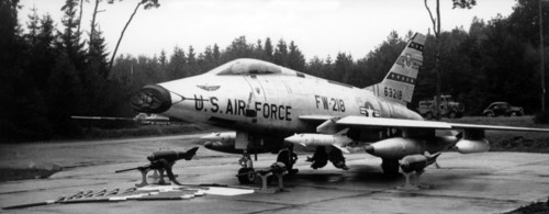 Supersonic fighter bomber F 100 of the US Air Force