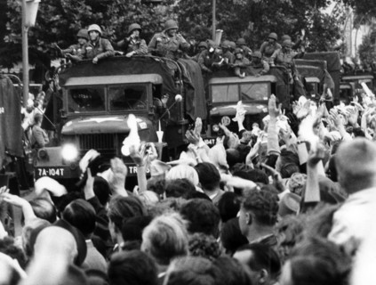 Celebrated military parade of US army on Kurfuerstendamm in Berlin 1961
