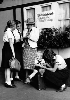 Third Reich - BDM support NSV station service 1939