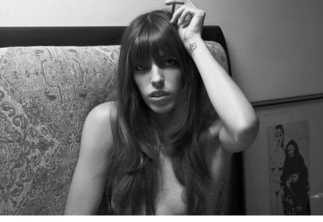 Das Foto der Schauspielerin Lou Doillon ist Teil des neuen Pirelli-Kalenders...