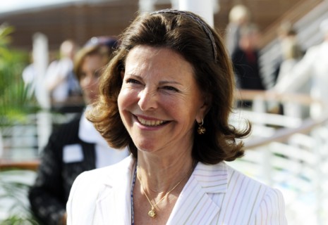Queen Silvia starts ?Childhood Race? regatta