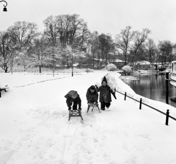 Berlin - children in the snow