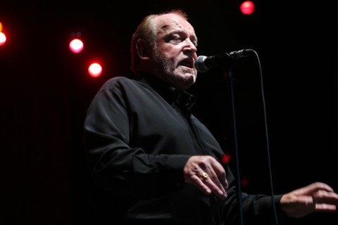 Joe Cocker en concert à la Tour de Londres, en 2008.