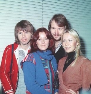 ABBA
Swedish Pop Group
(Left to Right: BJORN ULVAEUS; ANNI-FRID LYNGSTAD; BENNY ANDERSSON and AGNATHA FALTSKOG)
COMPULSORY CREDIT: UPPA/Photoshot Photo
CGB 069238   17.11.1976