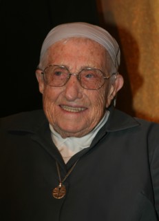 Soeur Emmanuelle, 2004