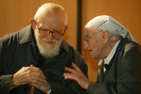 Soeur Emmanuelle et l'Abbé Pierre au rassemblement de la JOC à Bercy