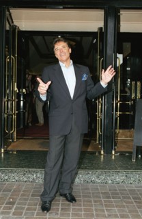 SACHA DISTEL
French Singer
New star of the musical "Chicago"
Universal...