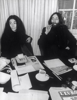 JOHN LENNON (Geboren am 9. Oktober 1940 in Liverpool, England; Starb am 8...