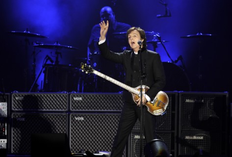 Paul McCartney bei einme Konzert in der O2 Arena