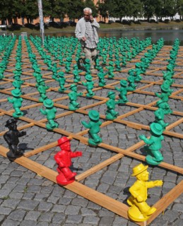 Installation "Einheitsmännchen" in Schwerin