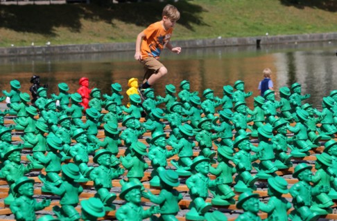Installation "Einheitsmännchen" in Schwerin