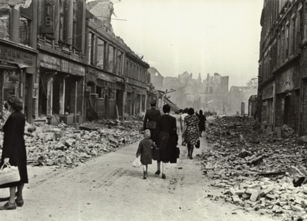 Zweiter Weltkrieg - zerbombte Stadt