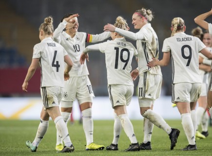 Fussball Frauen Nationalmannschaft/ Deutschland - Frankreich