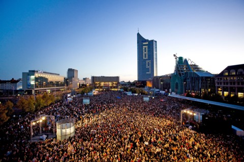 Leipziger Lichtfest mit Blick auf den Augustusplatz am 9. Oktober 2009 in Leipzig, dem Jahrestag