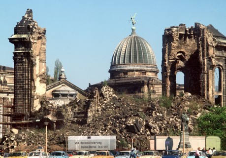 (dpa files) - A view of the ruins of the destroyed Frauenkirche Church in Dresden, eastern Germany,