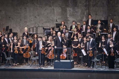 Konzert West-Eastern Divan Orchestra mit Dirigent Daniel Barenboim in der Waldbuehne in Berlin. |