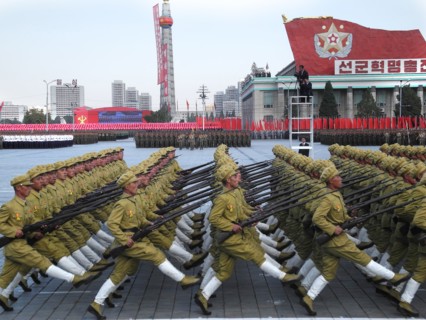 Pyongyang. Défilé militaire