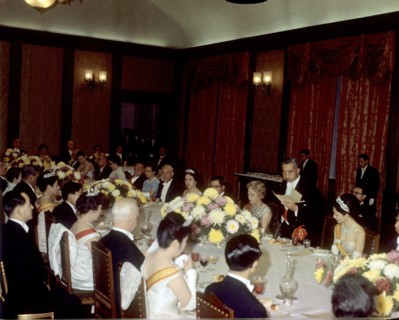 Kaiser Hirohito bei seiner Begrüßungsrede während des Staatsbanketts im Kaiserpalast in Tokio.