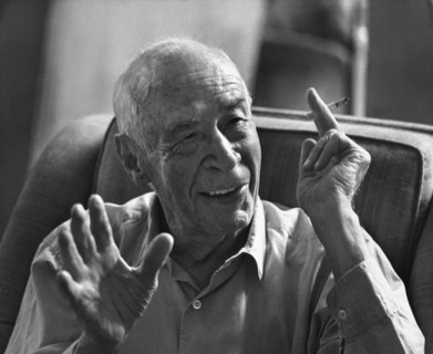Henry Miller (1891-1980), amerikanischer Schriftsteller, während der Verfilmung seines Buches