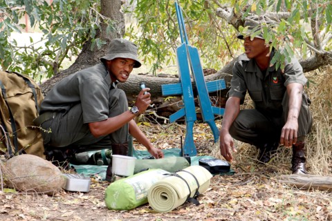 Apprentis rangers s'entraînant au Southern African Wildlife College à Hoedspruit (Afrique du Sud)
