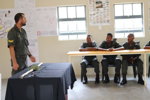 Formation de jeunes rangers au Southern African Wildlife College à Hoedspruit (Afrique du Sud)