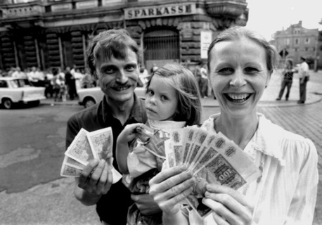 A family from Dresden changes East German Mark against 2000 German Mark on the 1st of July in 1990