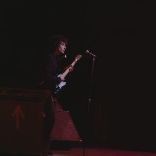 Bob Dylan, amerikanischer Musiker und Lyriker, an der Gitarre, 1965. American musician and lyric