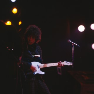 Bob Dylan, amerikanischer Musiker und Lyriker, an der Gitarre, 1965. American musician and lyric