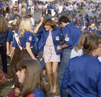 Mitglieder der DDR-Jugendorgorganisation FDJ (Freie Deutsche Jugend) in ihrer Verbandskleidung, den